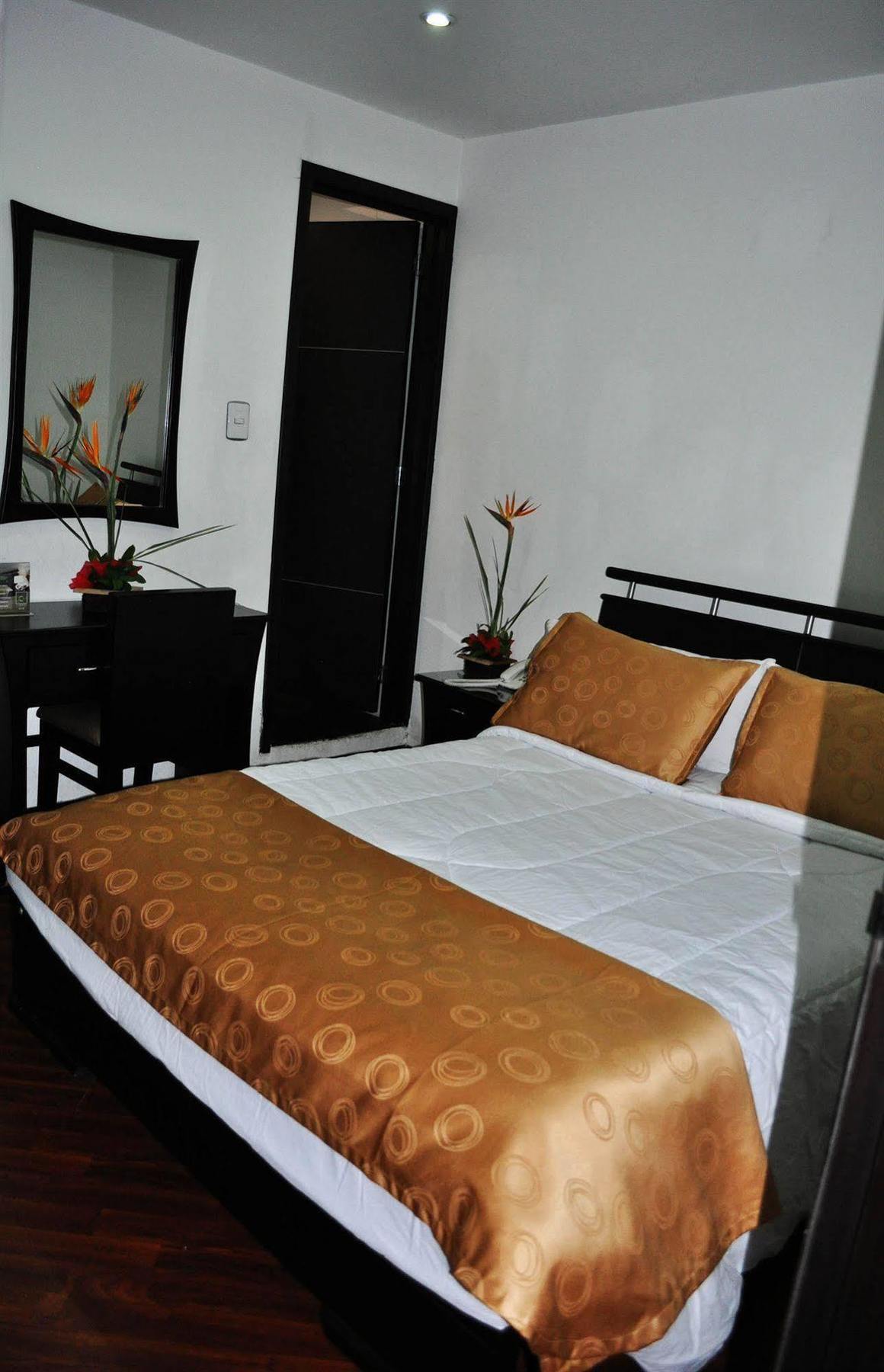 Hotel Quality Comfort House โบโกตา ภายนอก รูปภาพ