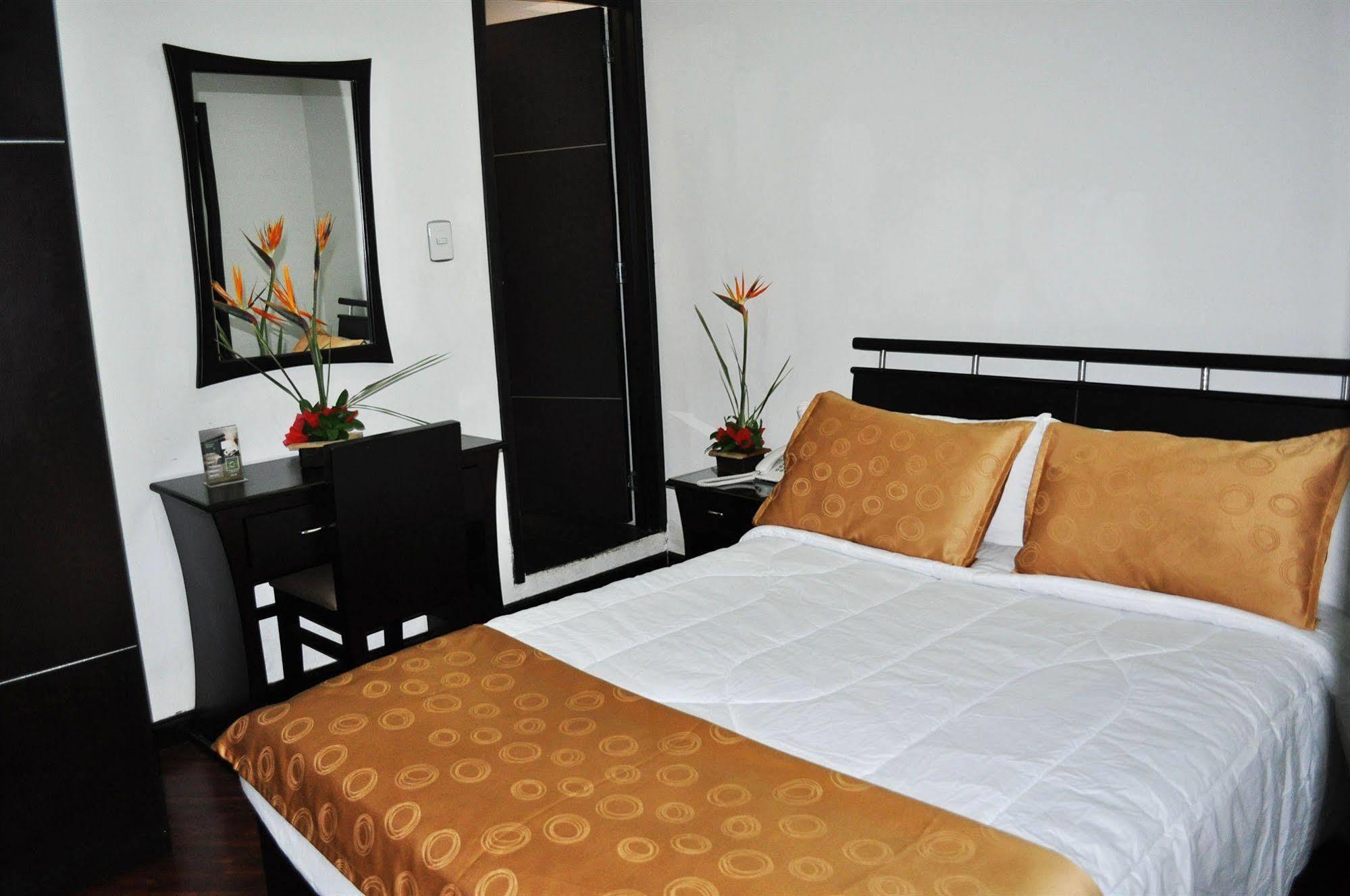 Hotel Quality Comfort House โบโกตา ภายนอก รูปภาพ